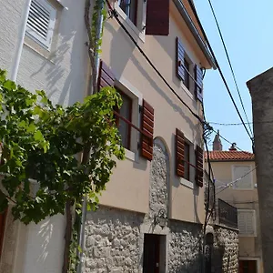 apartments-hedviga.primorje-gorskikotar.com/